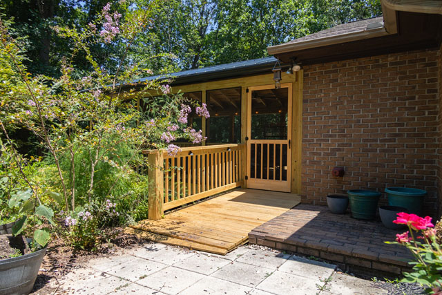 Mountain Deck and Exteriors Brevard North Carolina New Deck Finished Beautiful